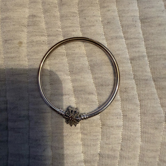 Pandora Silver Bracelet with Snowflake Clasp - Picture 2 of 4